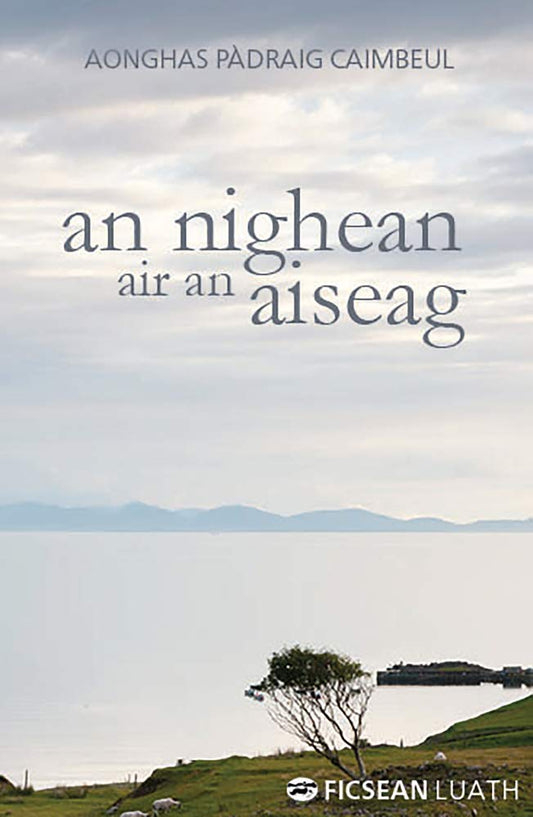An Nighean Air an Aiseag Paperback